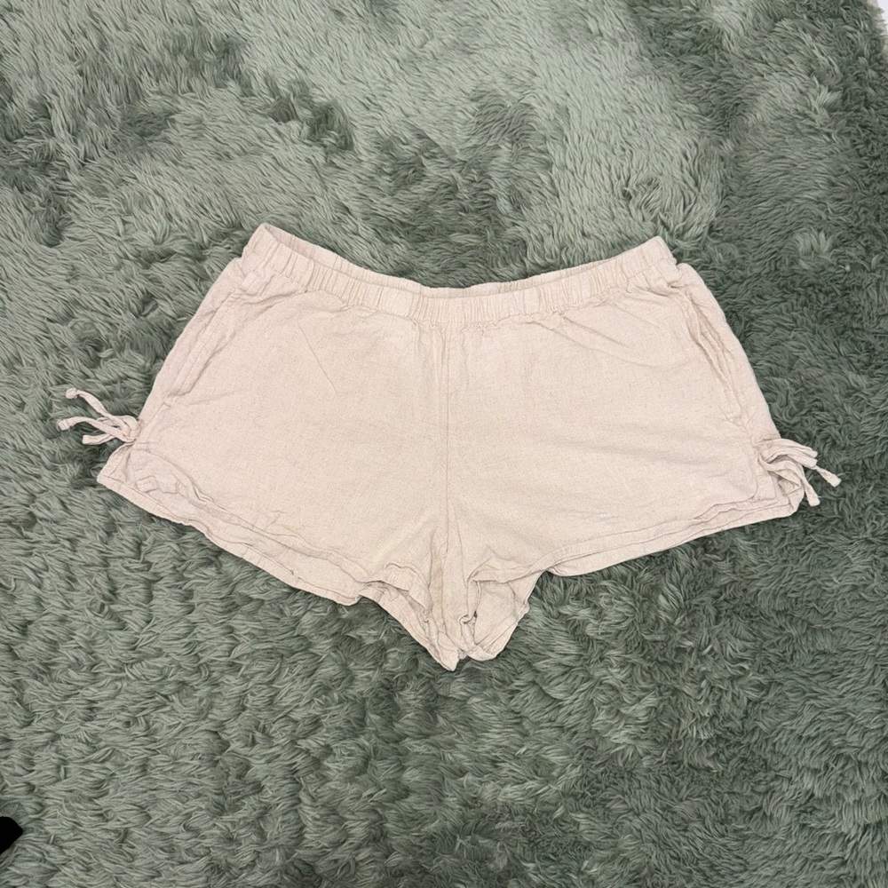 Hollister Women's Cream linen mini Shorts low rise